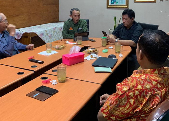 Siapkan Pembuatan Biopori dan Sumur Resapan, Tim Mewlafor Koordinasi DLH Kabupatan Mojokerto