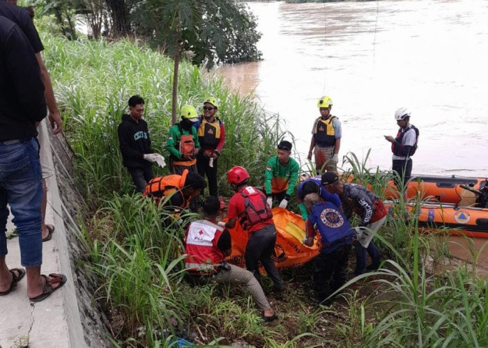 Mayat Pria Asal Kediri Ditemukan Mengambang di Sungai Brantas Mojokerto