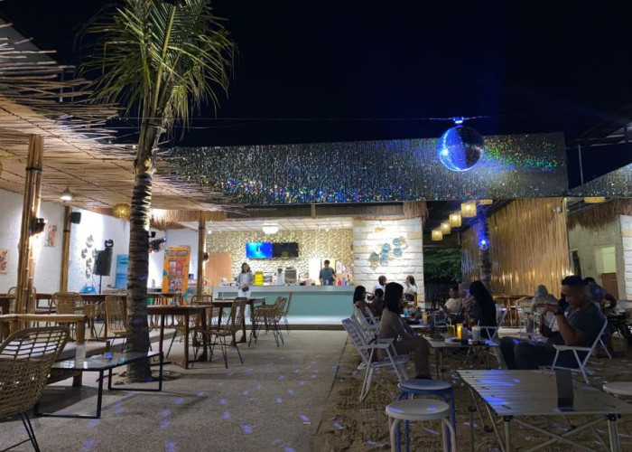 Summer Beach Cafe, Sensasi Tepi Pantai Bali di Mojokerto
