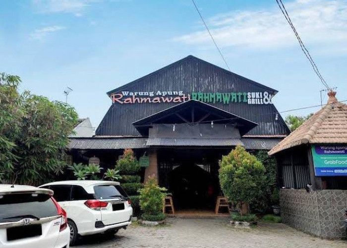 Warung Apung Rahmawati Jadi Destinasi Favorit Reuni Ramadan