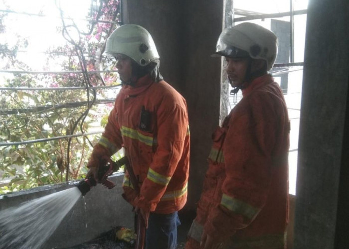 Korsleting Listrik Diduga Picu Kebakaran Ruang Laundry di Pungging Mojokerto