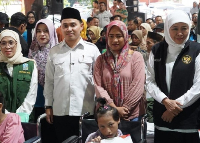 Kunjungi Mojokerto, Gubernur Jatim Resmikan SPAM Mojolagres dan Serahkan Bansos