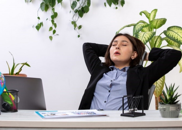 Tetap Fokus Bekerja Saat Puasa: Tips Mengatur Pola Tidur agar Tidak Lemas