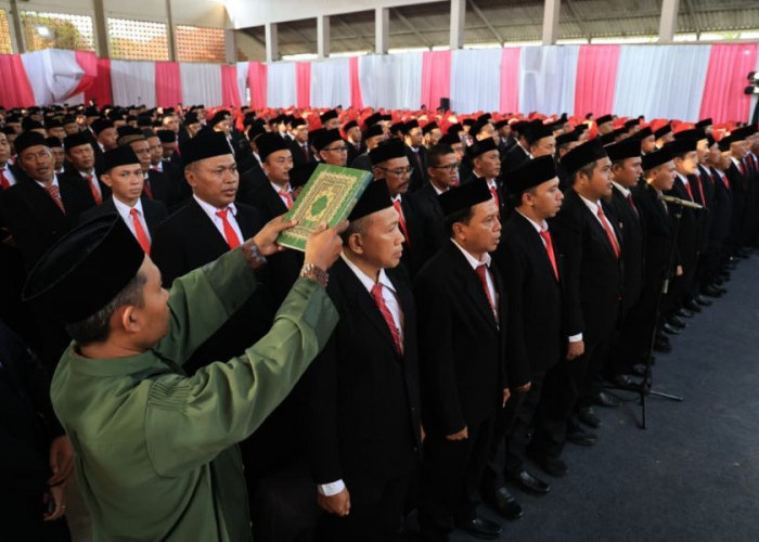 Lantik 734 Kepsek, Gus Fawait Tantang Sekolah di Jember Lebih Inovatif dan Berprestasi