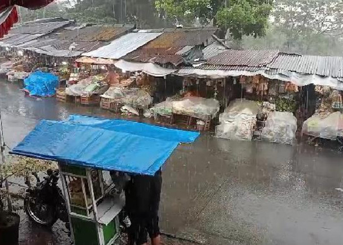 Sebagian Wilayah Kabupaten Mojokerto Mulai Diguyur Hujan