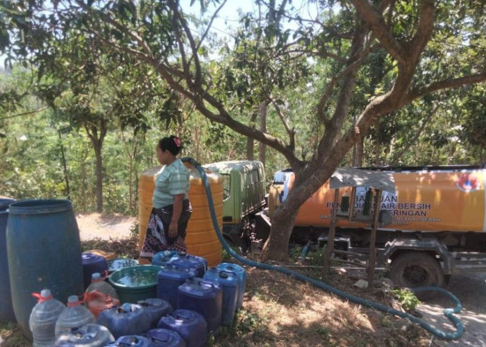 Terdampak Kekeringan, Bantuan Air Bersih untuk Tiga Desa di Mojokerto Berlanjut 