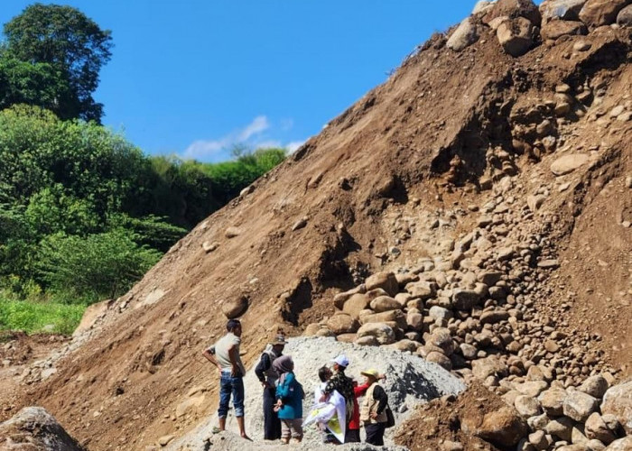 Warga, Aktivis, dan Mahasiswa Demo Tambang Galian C Ilegal di Gondang Mojokerto, Minta Penutupan Total