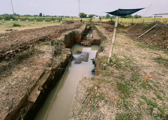 Pagar Sisi Selatan Candi Bhre Kahuripan Mojokerto Terkuak Dalam Ekskavasi 2025