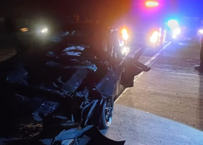 Honda City Tabrak Truk Gandeng di Tol Jombang-Mojokerto, Satu Orang Tewas