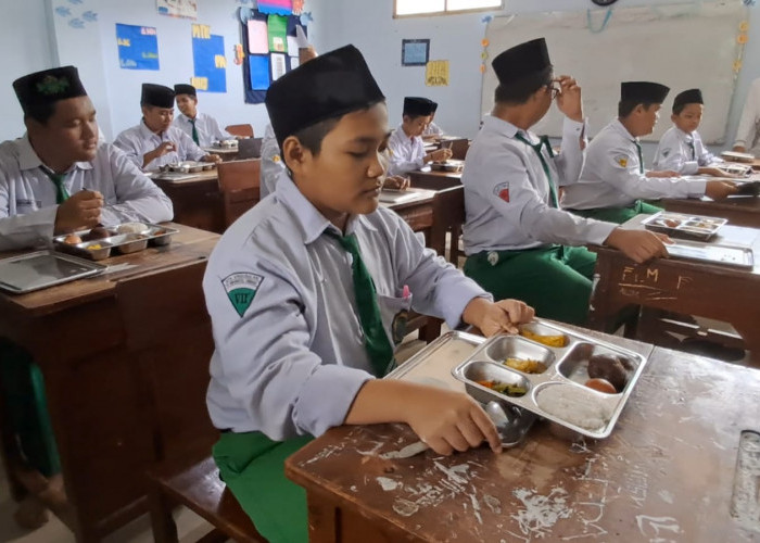 7.000 Paket Makan Bergizi Gratis Dibagikan ke Santri Ponpes Amanatul Ummah Mojokerto