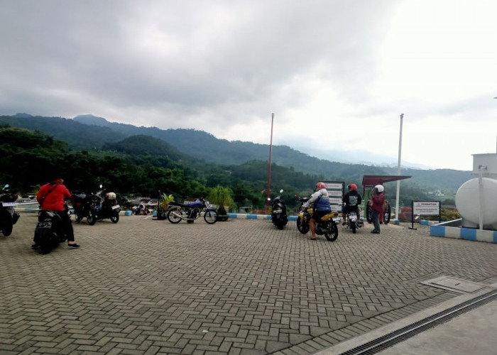 View Cantik, Saat Mengisi BBM di SPBU Pacet Viral di Medsos