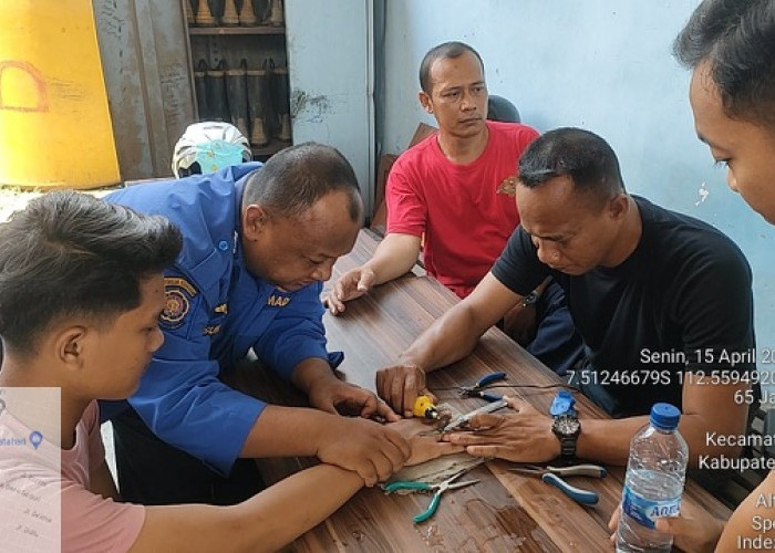 Cincin Tak Bisa Dilepas, Warga Mojosari Minta Bantuan Petugas Damkar