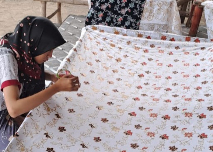 Awalnya Tak PD, Kini Karya Sofia Perajin Batik Mojokerto Tembus Luar Negeri