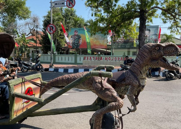 Dino Dokar, Mengendarai Dinosaurus di Alun-Alun Kota Mojokerto