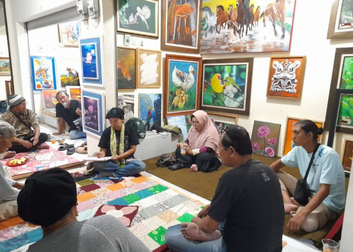 19 Orang Pelukis Asal Mojokerto Gelar Pameran ''Indahnya Warna''di Galeri Merah Putih Surabaya