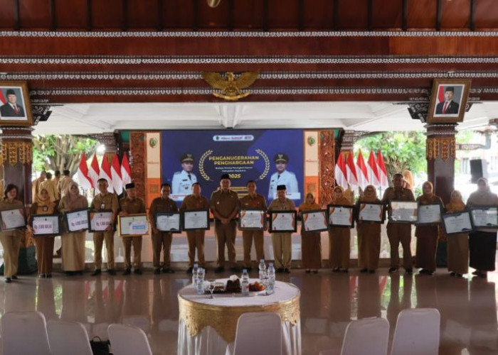 Pemkab Mojokerto Anugerahi 22 Penghargaan untuk Perangkat Daerah