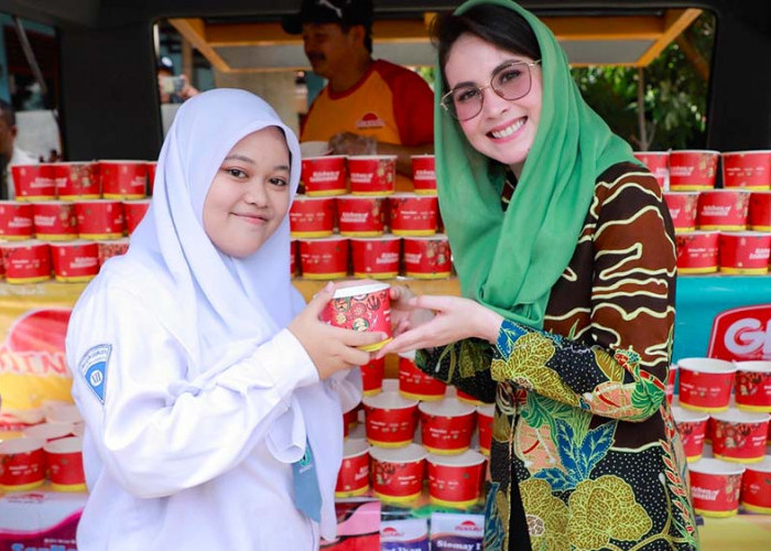 Arumi Bachsin Ajak Santri di Mojokerto Makan Ikan untuk Peningkatan Kecerdasan