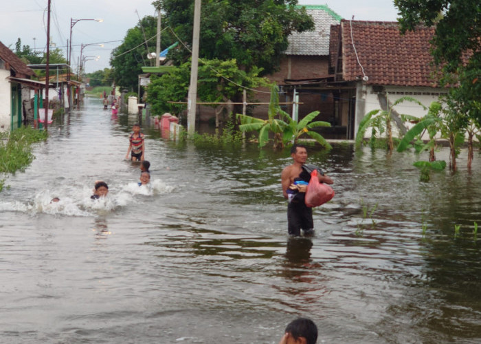 Banjir Melanda Dua Desa di Sooko Mojokerto Belum Surut, Ribuan Warga Terdampak