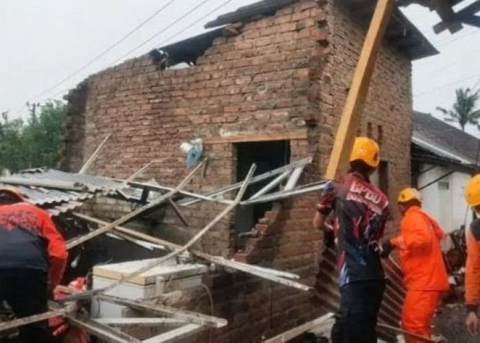 Dua Kecamatan di Bondowoso Diterjang Hujan Angin, 12 Rumah di Empat Desa Rusak