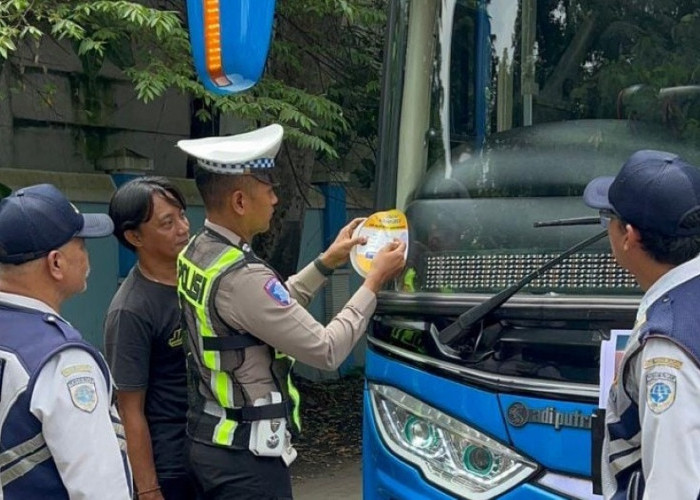 Petugas Gabungan Gelar Ramp Check Kendaraan di Terminal Kertajaya Mojokerto