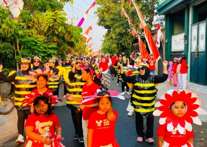 Jalan Sehat Perteng Wates Kota Mojokerto, Meriah dengan Kostum Unik, dari Flora Fauna Hingga Ibu Peri