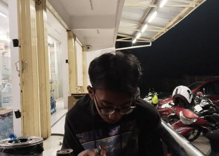 Kisah Lepaskan Penat Jiwa di Sudut Sederhana Kursi Mini Market