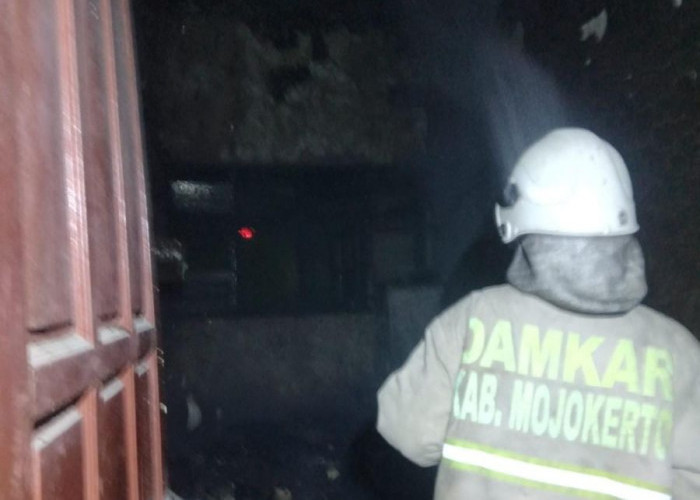 Ruang TU dan Arsip Sekolah di Mojokerto Terbakar