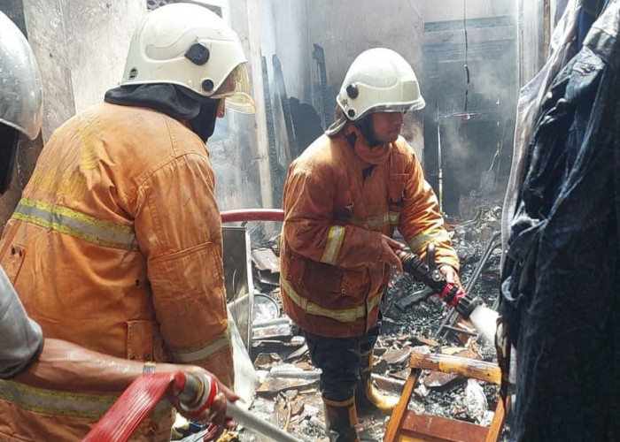 Rumah Warga di Ngoro Mojokerto Terbakar, Diduga Akibat Korsleting listrik