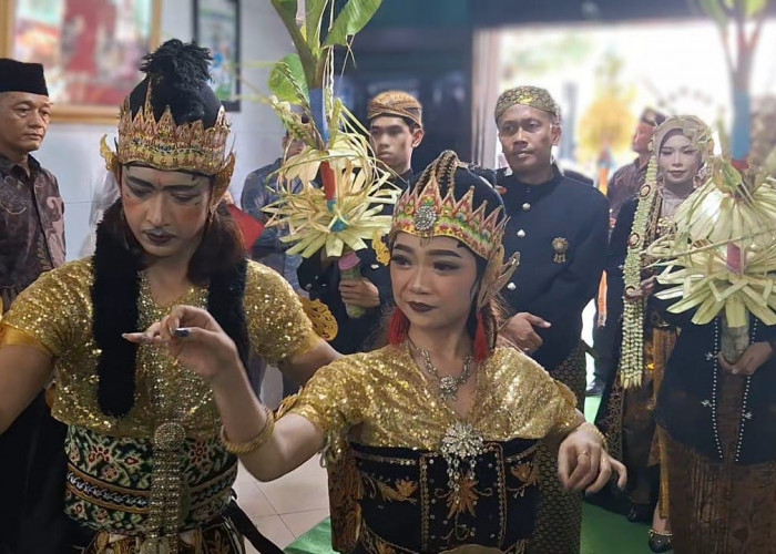 Tradisi Manten Tebu Tandai Awal Musim Giling di PG  Gempolkrep Mojokerto