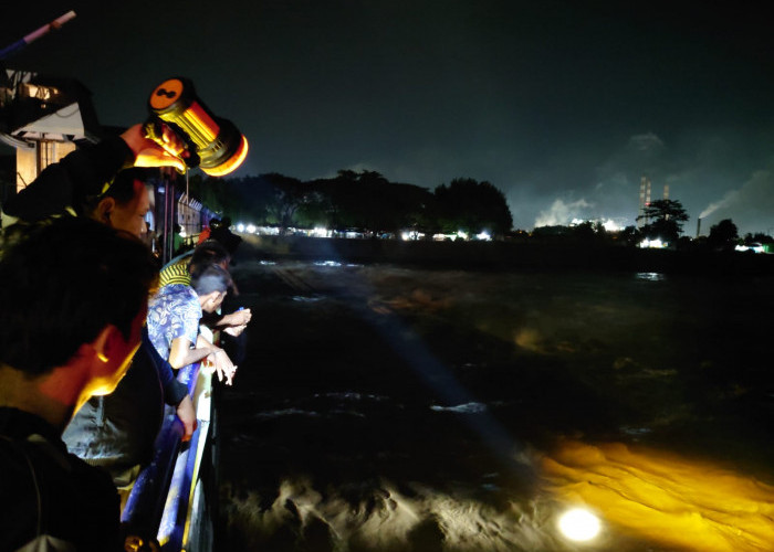 Pemuda Mojokerto Nekat Lompat ke Sungai Brantas di Dam Rolak Songo