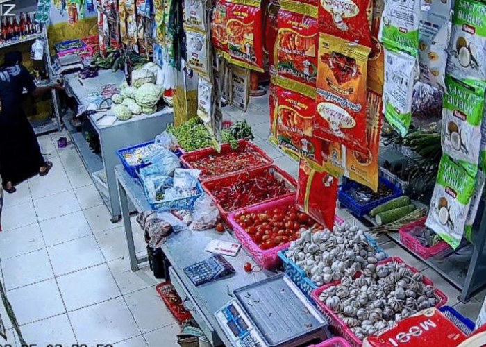 Aksi Bobol Toko Sembako di Mojokerto Terekam CCTV