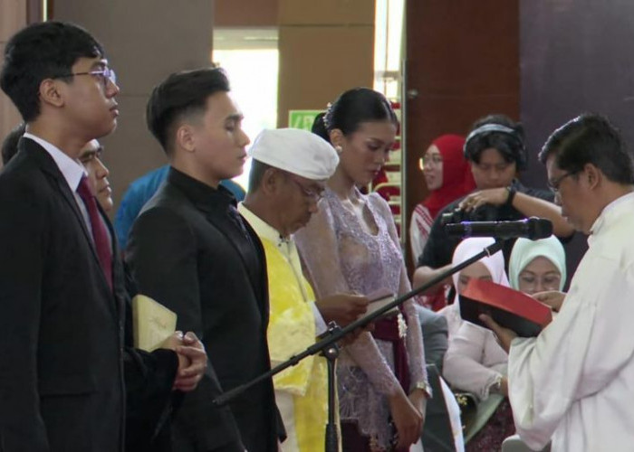 Lantik 59 Dokter Baru, Rektor Unej Tekankan Empati Tetap Jadi 'Obat' yang Tak Bisa Digantikan AI