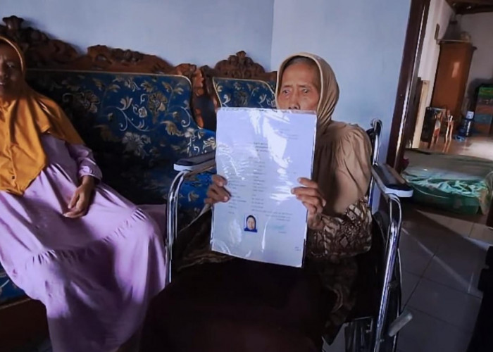 Jadi CJH Tertua di Mojokerto, Nenek Berusia 100 Tahun Berangkat Haji 2025