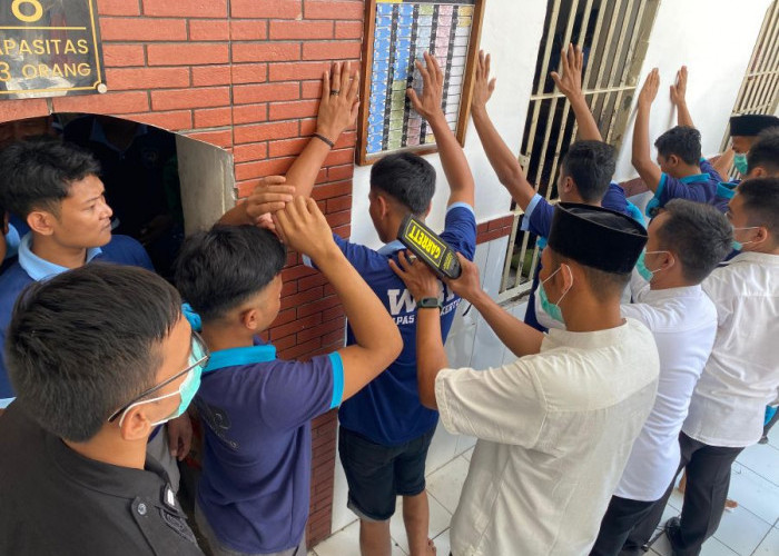 Perketat Pengawasan, Lapas Mojokerto Razia Blok Hunian