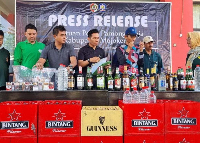 148 Botol Minuman Keras dan 22 PSK Terjaring dalam Operasi Satpol PP Mojokerto