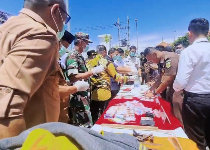 Kejari Kota Mojokerto Musnahkan Barang Bukti dari 63 Perkara