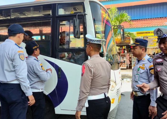 Menjelang Libur Nataru, Ramp Check Bus Dilakukan di Terminal Mojokerto
