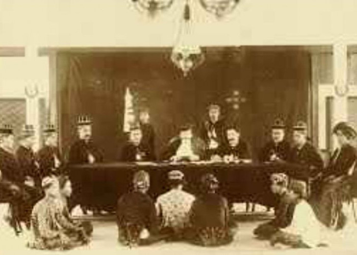 Bupati Kromo Adinegoro Hapus Tradisi Sembah Jongkok di Mojokerto