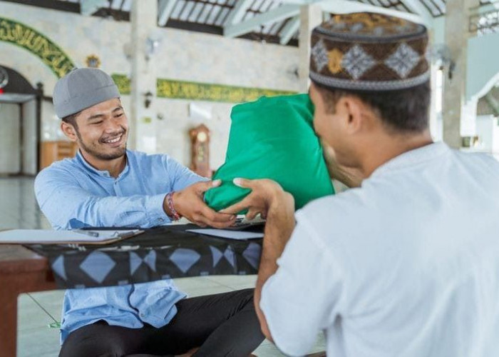 Zakat di Era Digital : Instrumen Sosial dan Pilar Transformasi Ekonomi Umat. 