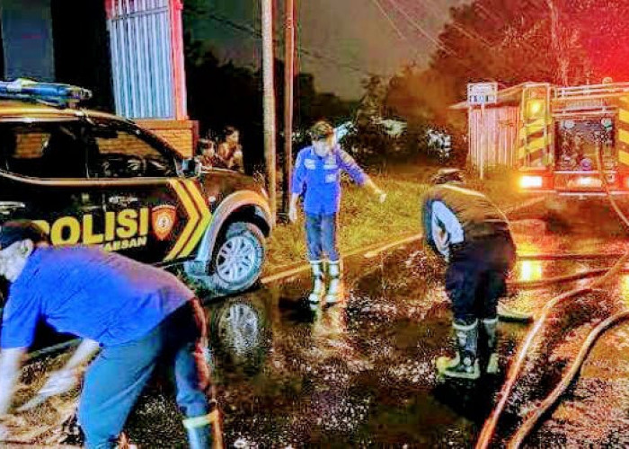 Solar Tumpah di Jalan Raya Maesan Bondowoso, Puluhan Pemotor Terjatuh 