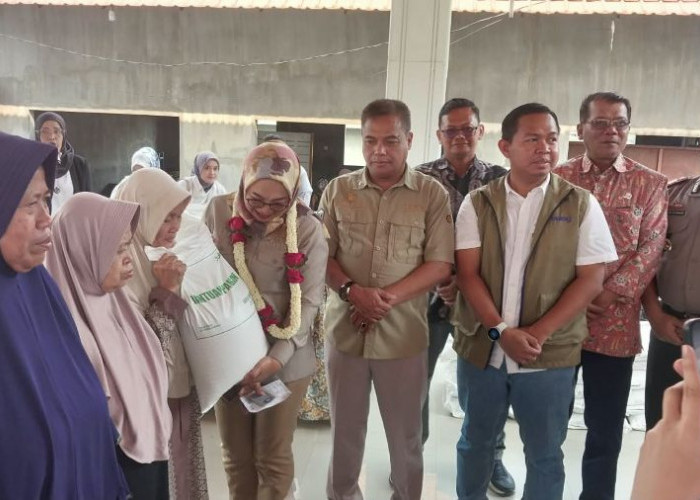 512 Keluarga di Dlanggu Mojokerto Terima Bantuan Beras 30 Kg 