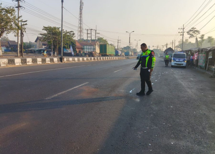 Pengendara Motor Tewas Usai Tabrak Truk Parkir di Trowulan Mojokerto