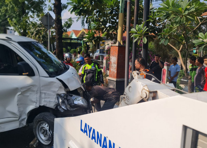 Tiga Mobil Terlibat Kecelakaan di Mojosari Mojokerto, Begini Kronologinya 