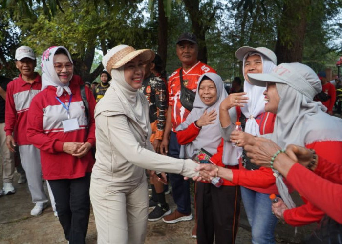 400 Lansia Ramaikan Jalan Sehat HUT PWRI Kota Mojokerto, Semangat Hidup Aktif Jadi Sorotan