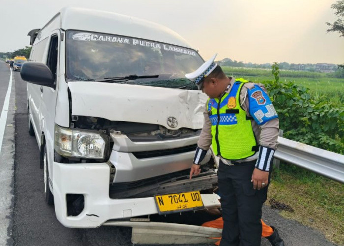 Toyota HiAce Tabrak Avanza di Tol Surabaya - Mojokerto, Diduga Akibat Sopir Mengantuk