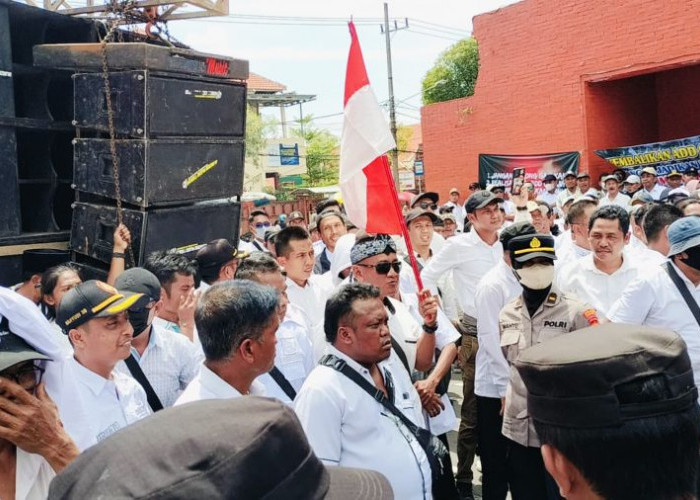 Ratusan Kades dan Perangkat Desa Luruk Pemkab Mojokerto, Tolak Pemangkasan ADD
