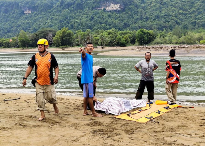 Keluarga Asal Kedungmaling, Sooko Mojokerto Alami Kecelakaan Laut di Pacitan