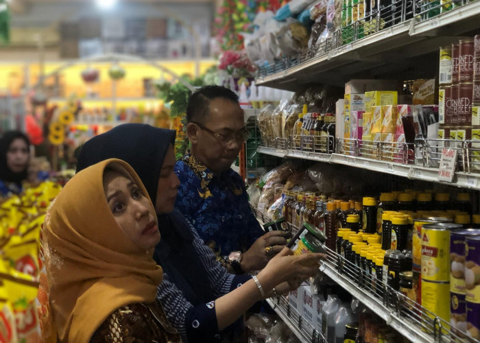 Wali Kota bersama Forkopimda Mojokerto Temukan Makanan Diduga Mengandung Boraks Saat Sidak di Swalayan