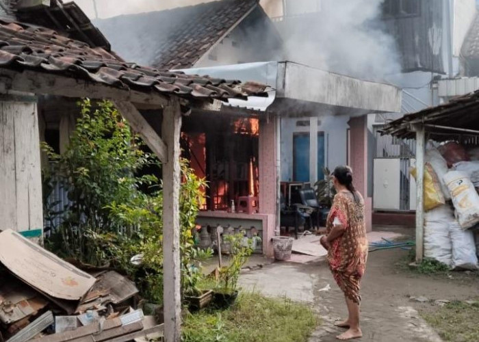 Rumah di Gedeg Mojokerto Terbakar, Dua Unit PMK Diterjunkan