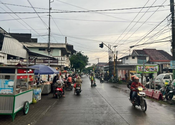 Ruas Jalan Randegan Mojokerto Dipadati Pemburu Kuliner Jelang Berbuka